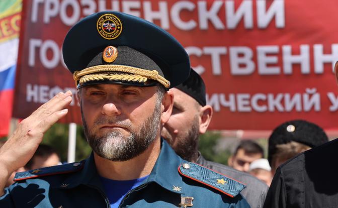 На фото: руководитель Главного управления МЧС по Чеченской Республике Алихан Цакаев