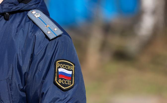 Судебным приставам могут разрешить применять огнестрельное оружие и силу