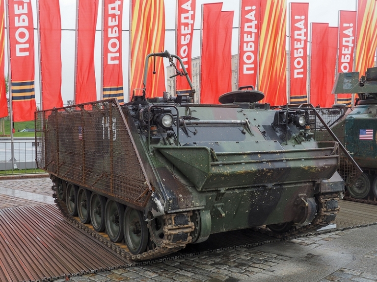 На фото: бронетранспортёр (БТР) США M-113