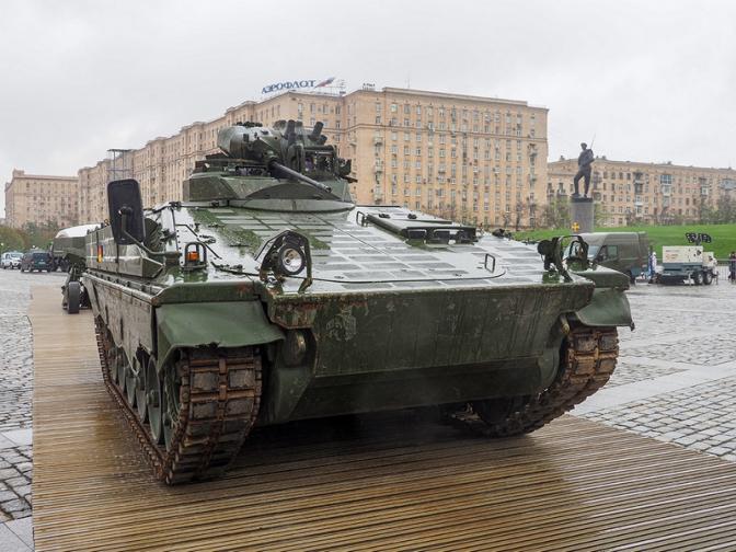 На фото: БМП Marder на Поклонной горе в Москве