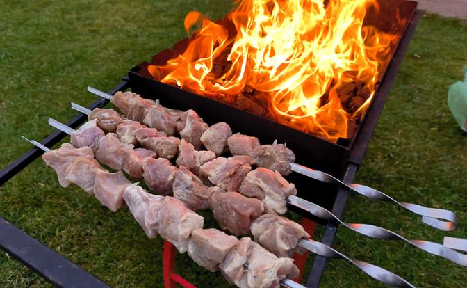 Врач назвала самый вредный алкоголь «под шашлык»