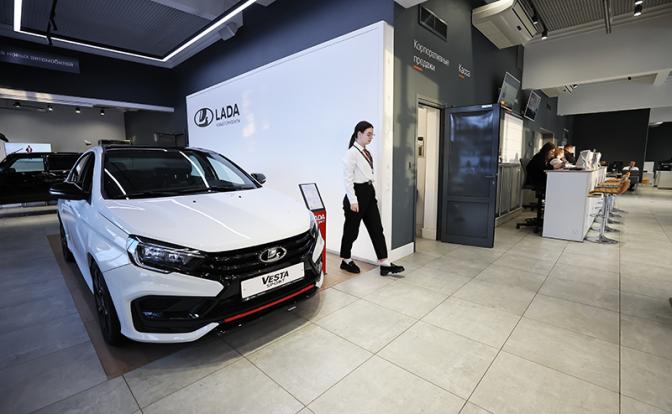 «АвтоВАЗ» поднял цены на большинство автомобилей Lada