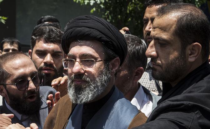 На фото: Моджтаба Хаменеи