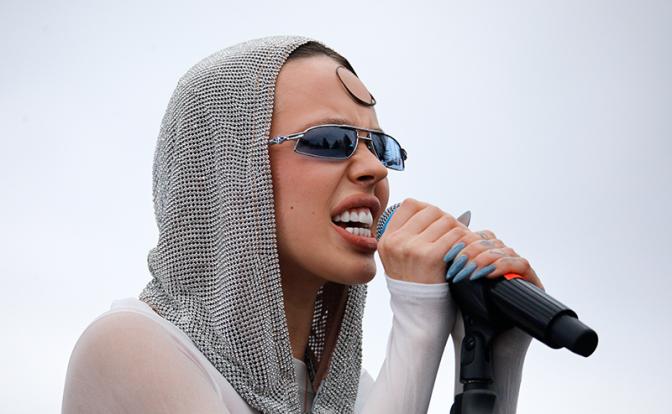 На фото: певица Инстасамка (Дарья Зотеева)