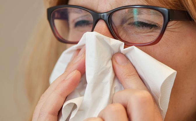 Названы симптомы коронавируса FLiRT