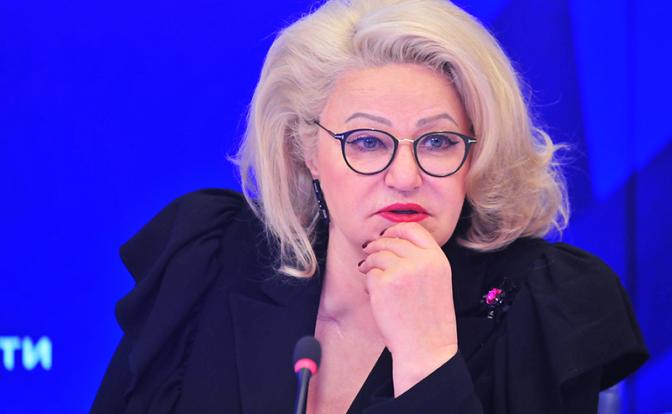 На фото: председатель комитета Госдумы по защите семьи, вопросам отцовства, материнства и детства Нина Останина 