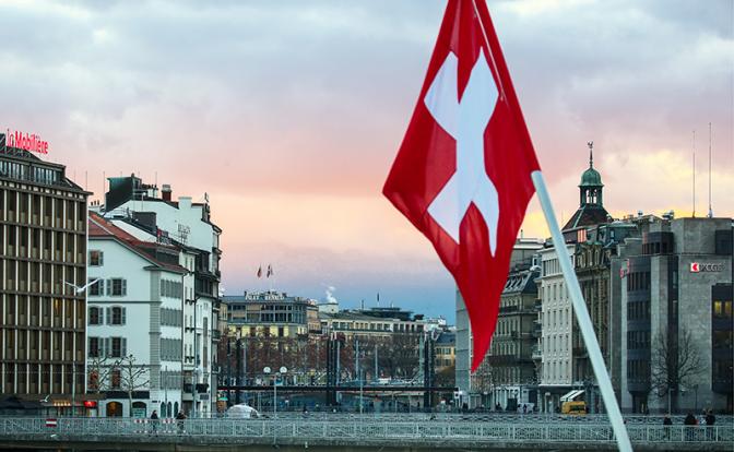 В Кремле указали на окончательную потерю Швейцарией нейтралитета