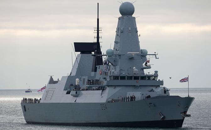 На фото: эсминец HMS Diamond