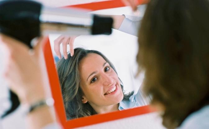 Врач назвала причины раннего поседения