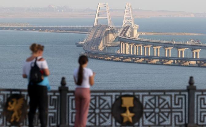 На фото: вид на Крымский мост, Республика Крым.