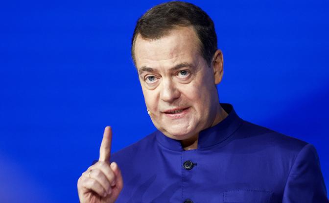 На фото: зампред Совета безопасности России Дмитрий Медведев