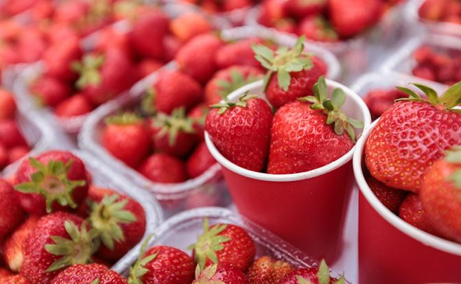 Россиянам рассказали, сколько клубники можно есть без вреда для здоровья и фигуры