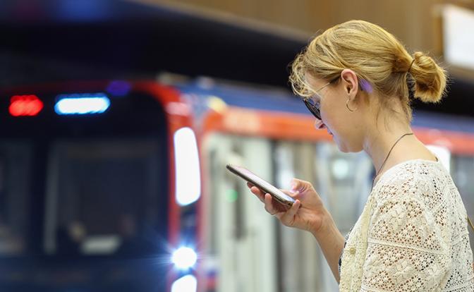 Эксперт рассказал, может ли взорваться смартфон из-за жары