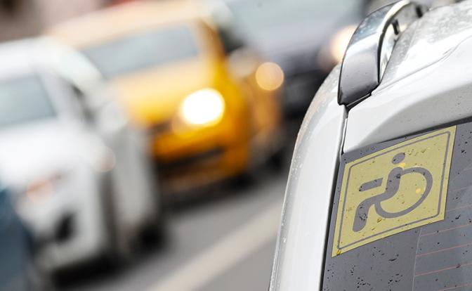 В России предложили разрешить водить людям с ампутированными руками