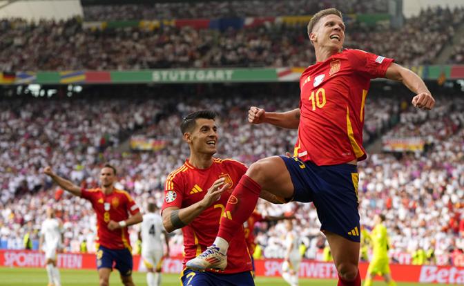На фото: чемпионат Европы по футболу, 1/4 финала: Испания - Германия -2:1