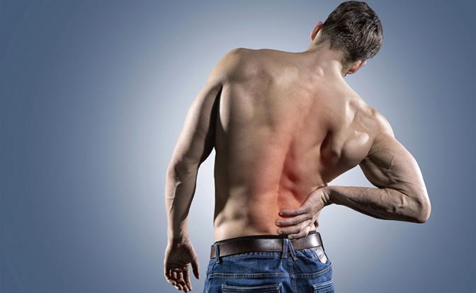 Врач раскрыла нестандартный способ снять боль в спине