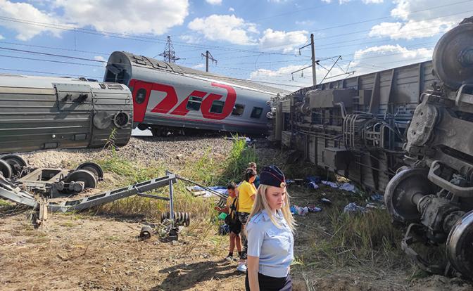 Число пострадавших при сходе пассажирского поезда Казань — Адлер превысило сотню