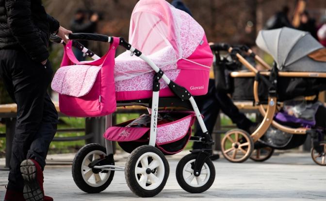 Эксперт рассказала, как уговорить россиян больше рожать детей