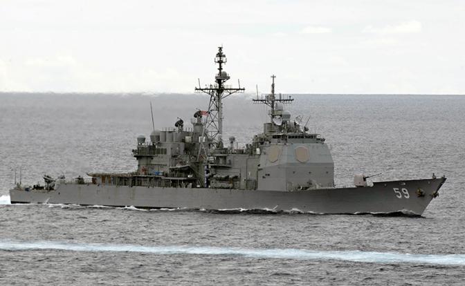 На фото: эсминец военно-морских сил США Ralph Johnson