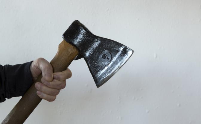 Топором из-за ревности: раскрыты подробности убийства сотрудника пермского управления СК