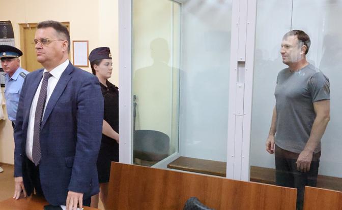 На фото: бывший командующий 58-й общевойсковой армией генерал-майор Иван Попов (справа)