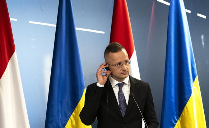 На фото: министр иностранных дел Венгрии Петер Сийярто