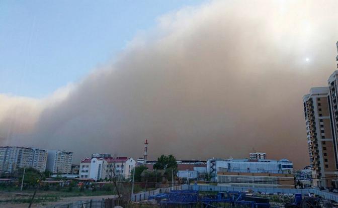 Пыльные бури накрыли автодороги по всей России