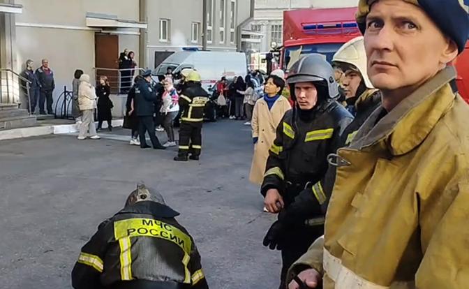 На фото: обстановка после пожара в Театре музыкальной комедии.