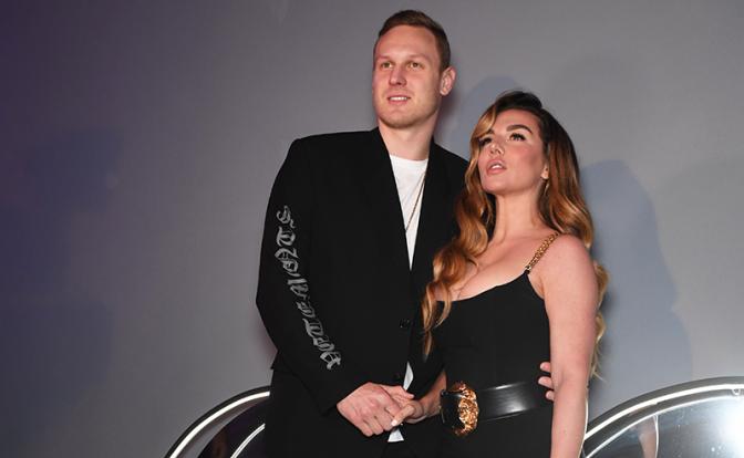 На фото: Анна Седокова со своим супругом — баскетболистом Янисом Тиммой. 