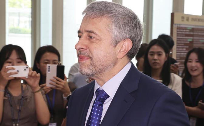 На фото: посол РФ в Южной Корее Георгий Зиновьев