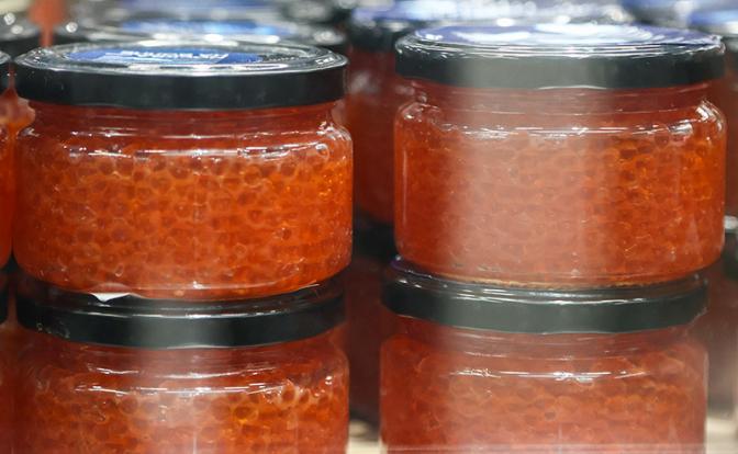 Эксперт объяснил, почему цены на красную икру сильно подскочили