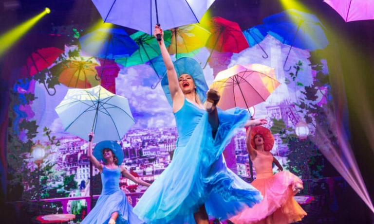 На фото: сцена из спектакля &laquo;И приснится же такое...&raquo;.