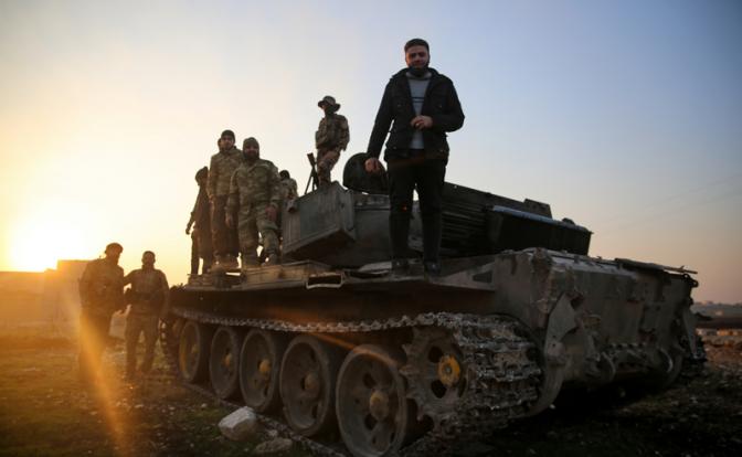 На фото: танки сирийских оппозиционных сил.