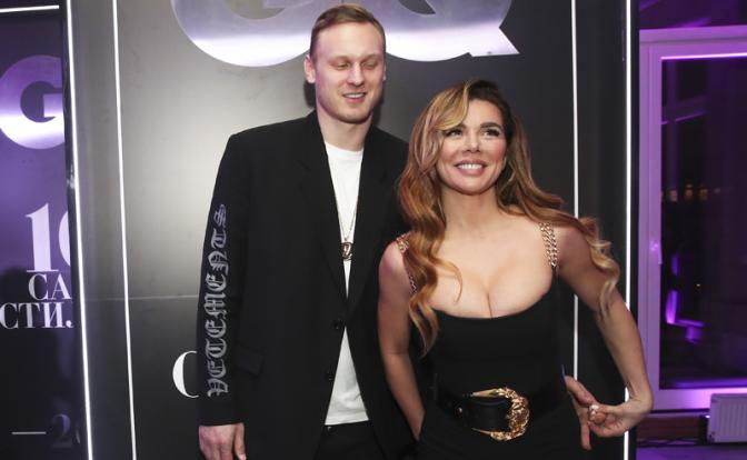 На фото: баскетболист Янис Тимма и певица Анна Седокова