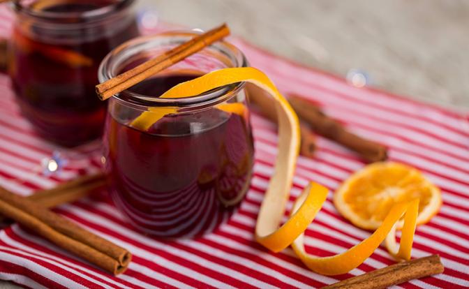 Россиянам рассказали, чем лучше всего запивать новогодние салаты