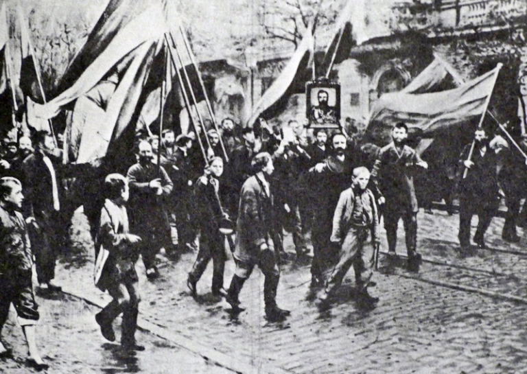  Кровавое воскресенье или Красное воскресенье &mdash; так назывались события воскресенья 22 января 1905 года в Санкт-Петербурге, Россия, когда безоружные демонстранты во главе с отцом Георгием Гапоном были обстреляны солдатами Императорской гвардии, когда они шли к Зимнему дворцу, чтобы вручить петицию российскому царю Николаю II. 