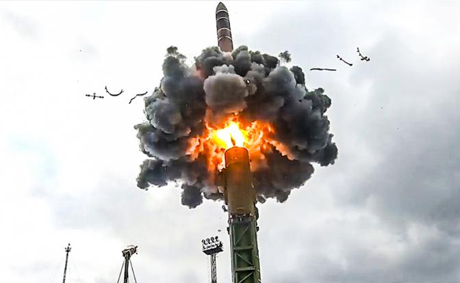 «На «Орешник» истрачен весь потенциал российской «оборонки»!