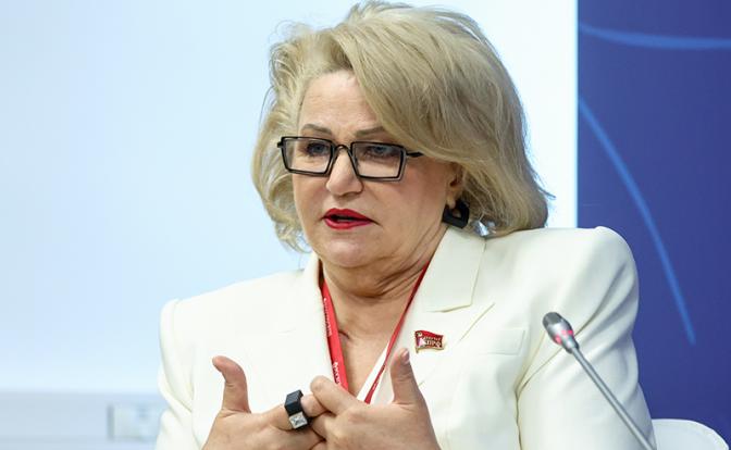 На фото: глава комитета Госдумы по защите семьи, вопросам отцовства, материнства и детства Нина Останина.