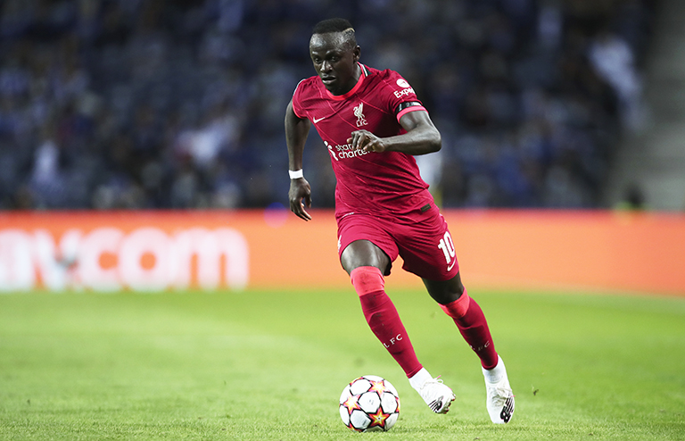 На фото: сенегальский футболист, нападающий клуба &laquo;Ан-Наср&raquo; и сборной Сенегала Садио Мане