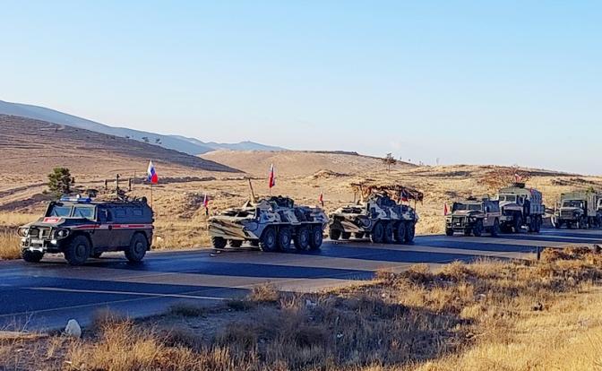 На фото: российский военный конвой по пути из Дамаска в Латакию, Сирия.