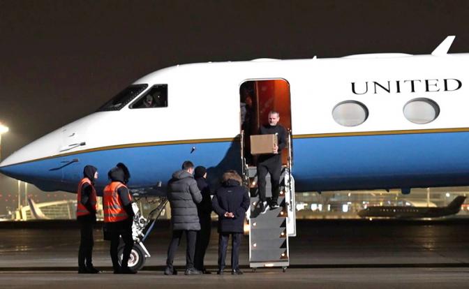 На фото: россиянин Александр Винник после прибытия в Москву. Винника задержали в Греции 25 июля 2017 года по запросу США, где его обвиняют в отмывании от $4 млрд до $9 млрд через уже не существующую интернет-биржу криптовалют BTC-e.