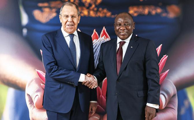 На фото: министр иностранных дел РФ Сергей Лавров и президент ЮАР Сирил Рамафоса (слева направо) во время переговоров в рамках встречи глав внешнеполитических ведомств Группы двадцати (G20).