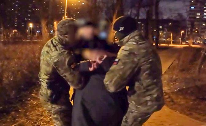 На фото: задержание фигуранта по делу о покушении на митрополита Симферопольского и Крымского Тихона (Шевкунова).