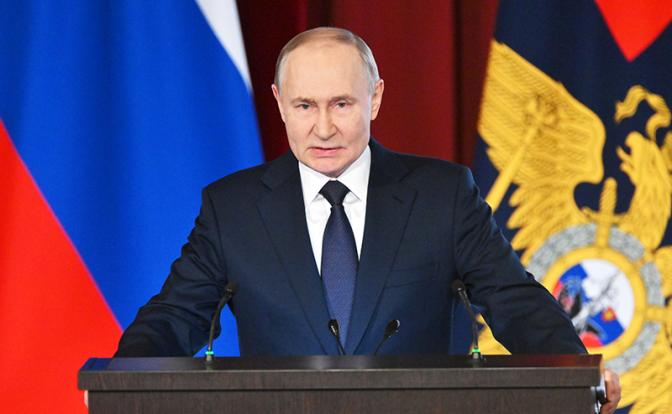 На фото: президент РФ Владимир Путин во время ежегодного расширенного заседания коллегии МВД России по итогам оперативно-служебной деятельности органов внутренних дел РФ за 2024 год.