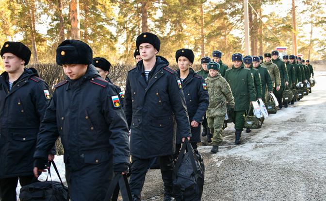 Комитет Госдумы по обороне одобрил законопроект об исполнении в течение года решения о призыве в армию