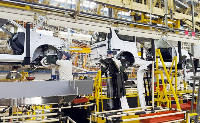 С хитрым прицелом на будущее: Минпромторг усилит автопрому ходовую часть новой стратегией