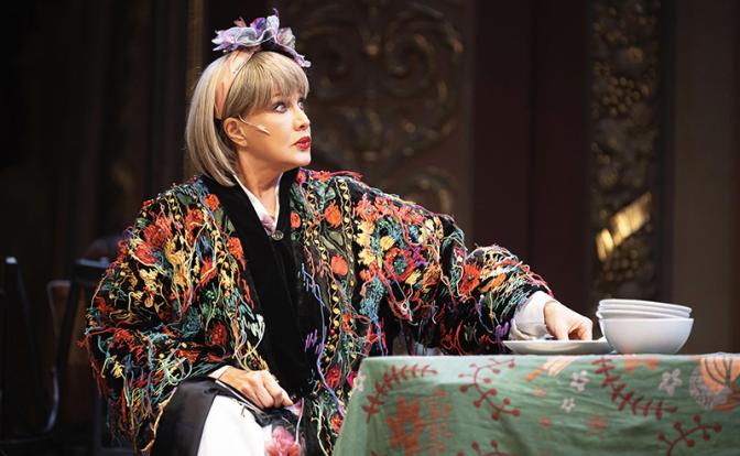 Непростая реальность: Театр на Трубной приоткроет дверцу «Семейного шкафа»