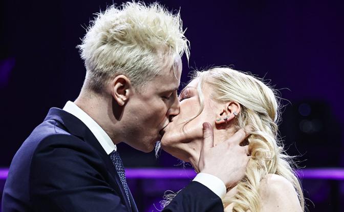 На фото: певец Shaman (Ярослав Дронов) и глава Лиги безопасного интернета Екатерина Мизулина во время концерта "Ты моя"