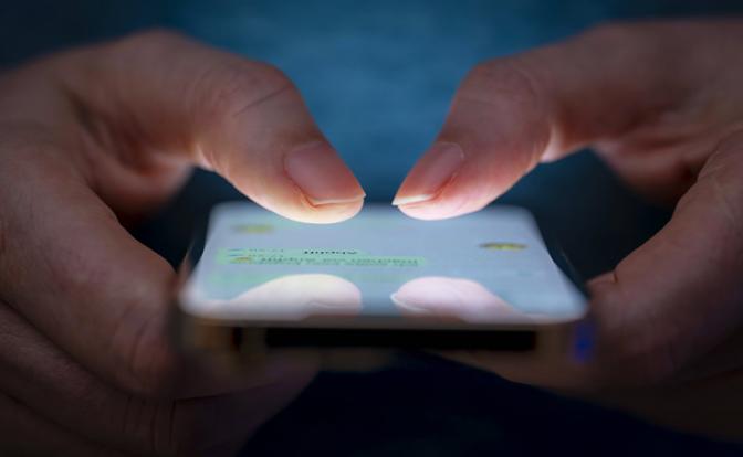 «Мы тонем в потоке информации»: Эксперт отреагировал на претензию Пескова к Telegram