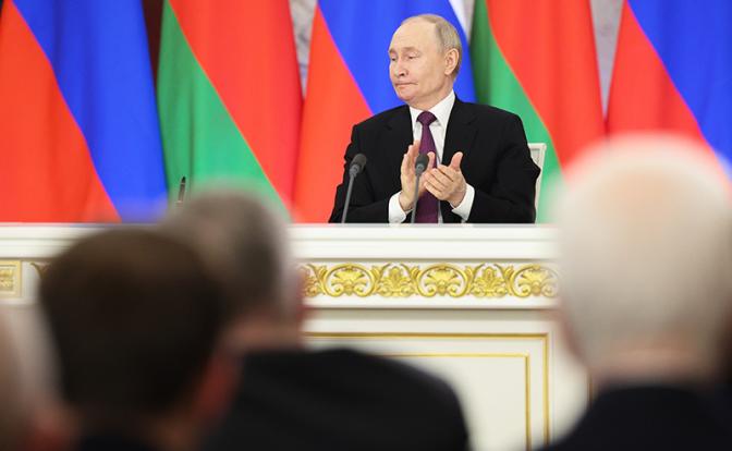 На фото: президент РФ Владимир Путин во время пресс-конференции после встречи с президентом Белоруссии Александром